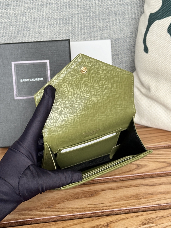 イヴサンローラン財布着用イメージ